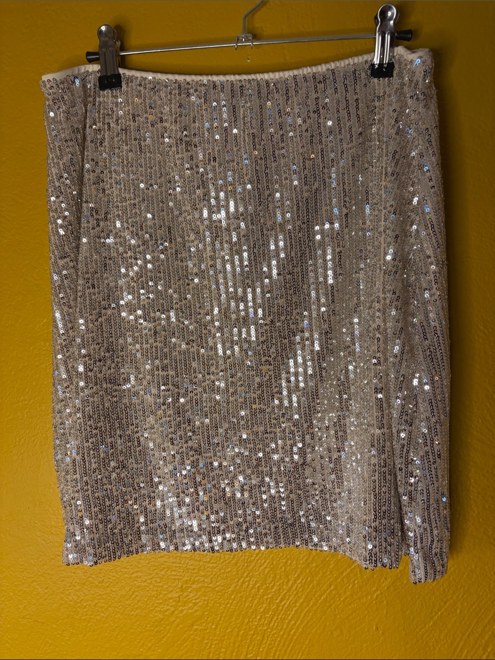 Old Navy Champagne & Gold Lined Sequin Pull On Mini Skirt NWOT Size Medium